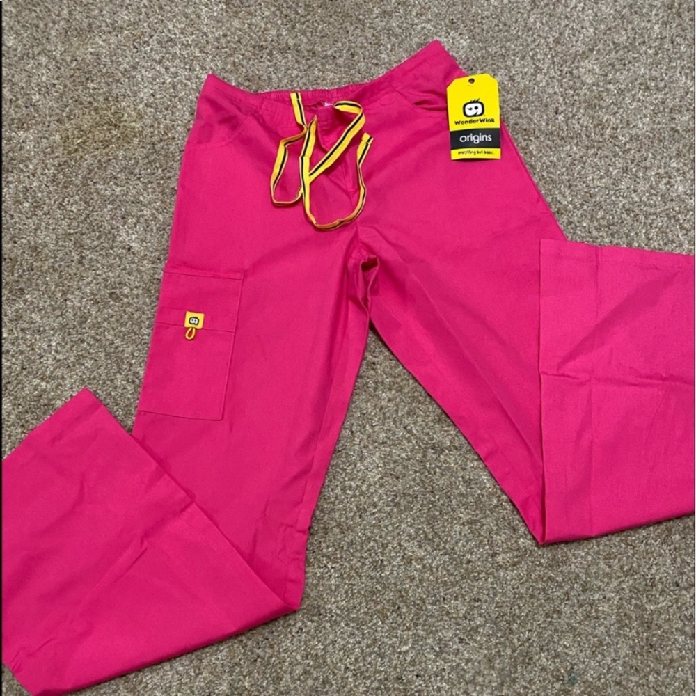 Xs wonder wink scrub set